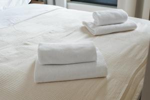 Grzybowska 13th Floor Glamour Apartment by BookingHost