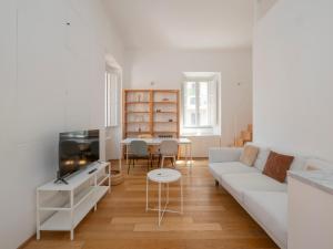 Xenia Apartments - Attic studio apartment in Chinatown