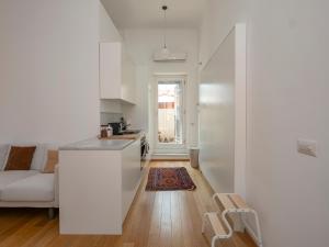 Xenia Apartments - Attic studio apartment in Chinatown