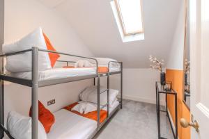 Elegant City Stay l 2-Bedroom Flat l Free Parking Provided