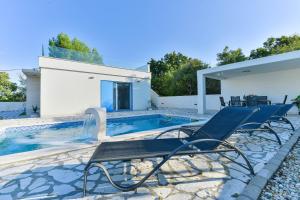Villa Anna with pool, Zadar County
