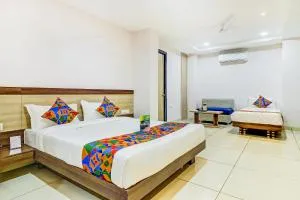 FabHotel Meera Palace - Simrol