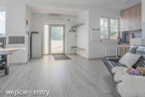 Dom 306, Fully Fenced Property for 6 Guests with Garden & Parking, 3 Bedrooms & 2 Baths