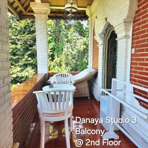 Danayas Cottage and Studio