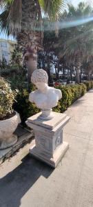 All Seasons Villa 1, Golem Kompleksi Dielli