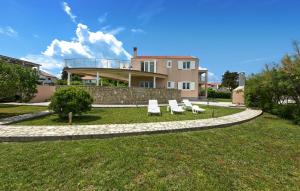 Stunning Apartment In Ugljan With Wifi