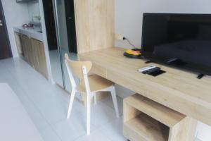 Best Studio Unit with Pool View Casa De Parco Apartment By Travelio