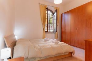 Nazario Sauro - Lucca by the walls