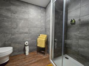 Two bedroom flat in Cardiff Bay with roof terrace