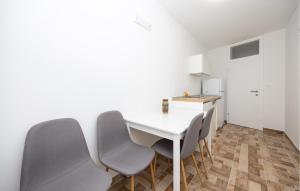 1 Bedroom Stunning Apartment In Imotski 