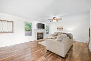 The Fox House (615 Fox Path) Spacious 3-Bedroom Home in Clarksville, TN