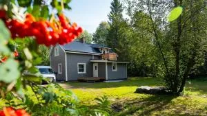 Guestly Homes - Charming 3BR House, 2 Full Baths Near City - Gammelstaden