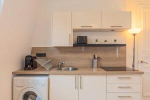 1 bedroom apartment near shops & metro