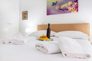 Local Apt next to City Lights 2