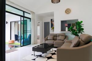 Modern & fun pool villa at Kamala regent