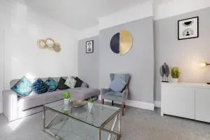 Spacious 3-Bed Home in South Shields, Sleeps 8 - Jarrow