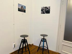 Escape in photos in top centre apartment