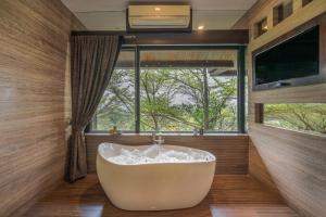 SaffronStays Rockford Manor