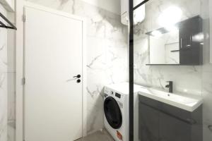 White Luxe Suite in Kolonaki