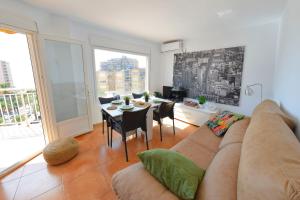 Seafront Apt in Arenales Beach, Pool & Parking
