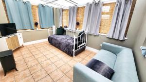 Bungalow - Sleeps 8 - Pets-Enclosed Garden-Parking