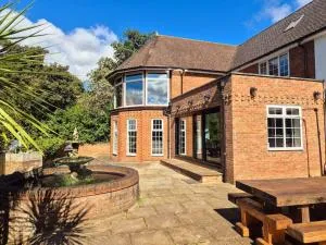Large 4 bedroom house on the river Wensum sleeps 13 - Earlham