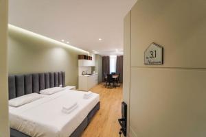 2 Steps from city center apt 3 1