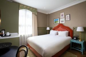 George Walton Queen Room room in Elmbank Hotel And Lodge - part of The Cairn Collection