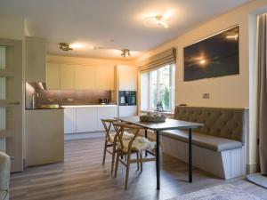 Arran Shores Luxury Shorefront Garden Terrace Apartment 7