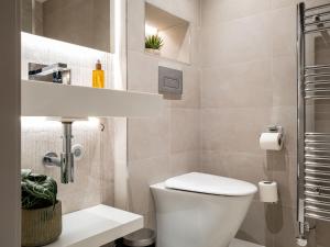 Arran Shores Luxury Shorefront Garden Terrace Apartment 7