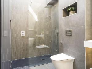 Arran Shores Luxury Shorefront Penthouse Suite 12
