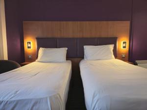 Standard Twin Room room in OYO Tyger Inn Derby
