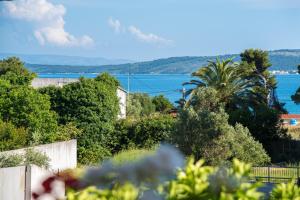 Comfortable Kastel Stafilic Apartment with Balcony