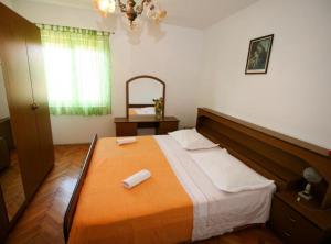 Spacious Beachfront Apartment Ciovo 