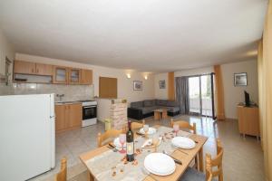 Cozy Beachfront Holiday Home Slatine