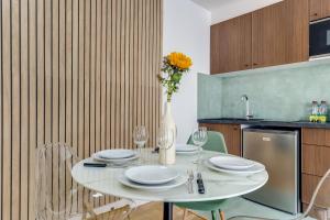 Montmartre l Close to Sacré-Coeur & Rue des Abbesses