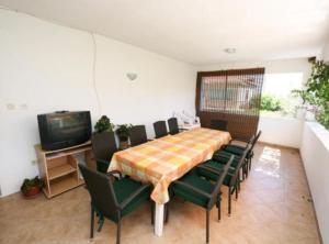 Spacious Beachfront Apartment Ciovo 