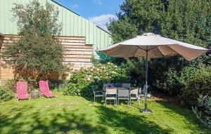 Lovely Home In Plonéour-Lanvern