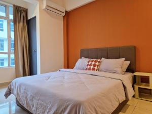 Walking Distance to Mount Austin - 6 pax Newly Renovated