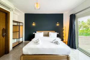 Waterfall Zoo Lodge Deluxe Suite 2