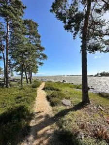 Eget hus med badtunna i skärgårdsmiljö - Molkom