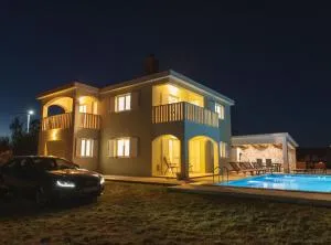 Idyllic Getaway Lovrec Villa with Pool - Opanci