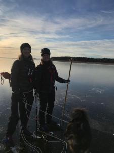 Eget hus med badtunna i skärgårdsmiljö