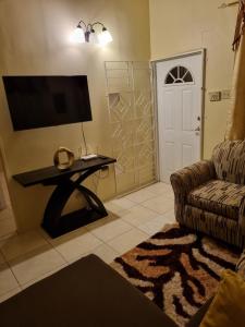 Charming 2-Bed House in Portmore gated community