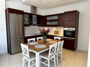 Nick & Alex, Beautiful Village Apartment