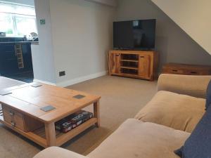 Coates Road-Spacious 4 bed home-near RD&E-parking