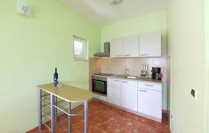 2 Bedroom Awesome Apartment In Ugljan 