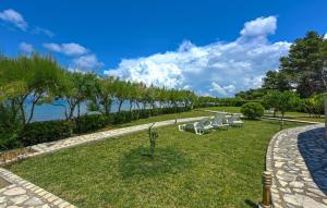 2 Bedroom Awesome Apartment In Ugljan 