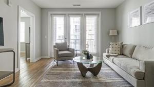 Landing at Foster on the Park - 2 Bedrooms in Downtown