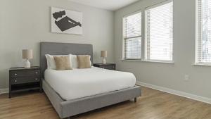 Landing at Foster on the Park - 2 Bedrooms in Downtown